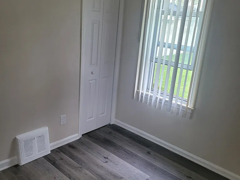 19420 Huntington Rd — Photo 23