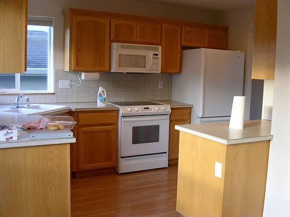 Kitchen with Laminate