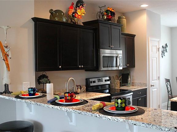 3rd image of 4810 Battaglia Blvd