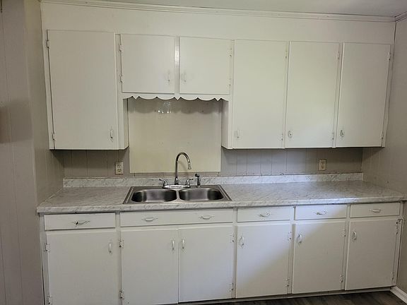 5th image of 1002 Hillcrest Ave APT 8