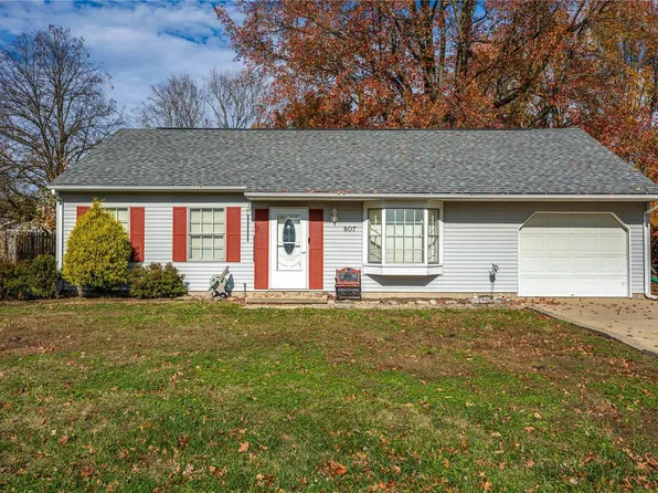 807 Kimball St, Hillsboro, IL 62049