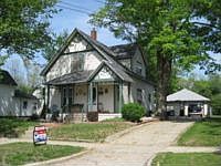 2nd image of 924 Pleasant St