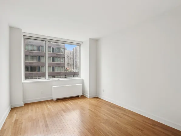 120 Riverside Boulevard image 11 of 24