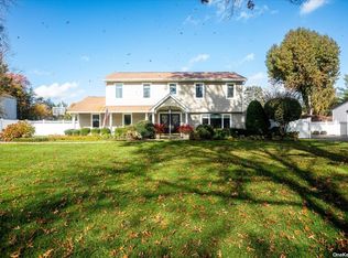 10 Wood Sorrell Ln, East Northport, NY 11731