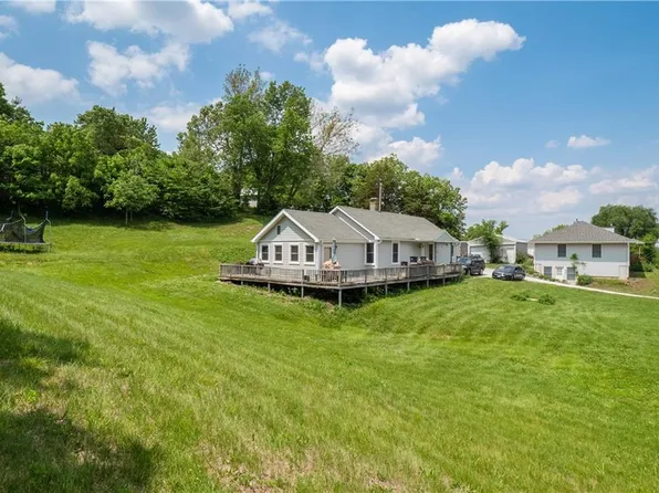 502 S Commercial Ave, Smithville, MO 64089