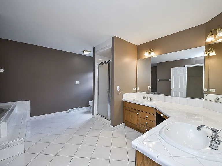 339 Windsor Dr — Photo 11