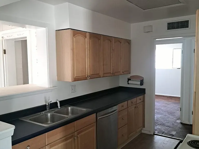 1504 Fairfield Dr — Photo 6
