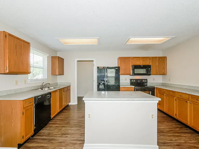 2282 Shadowbrook Dr — Photo 10