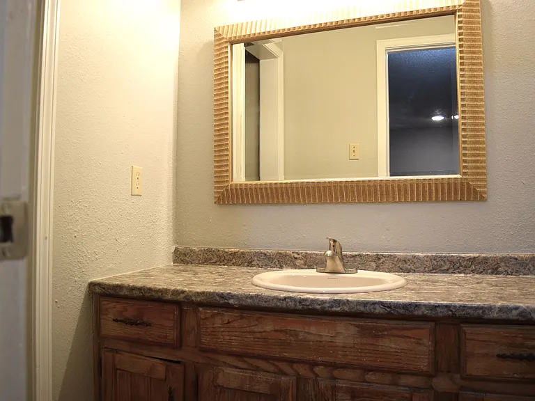 121 Perth Ct — Photo 8