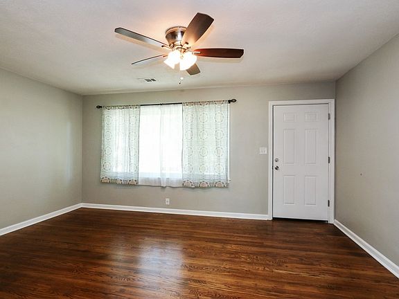 3rd image of 605 W Poor St