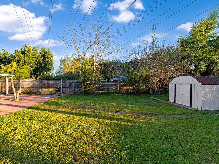 1103 N Maple St — Photo 31