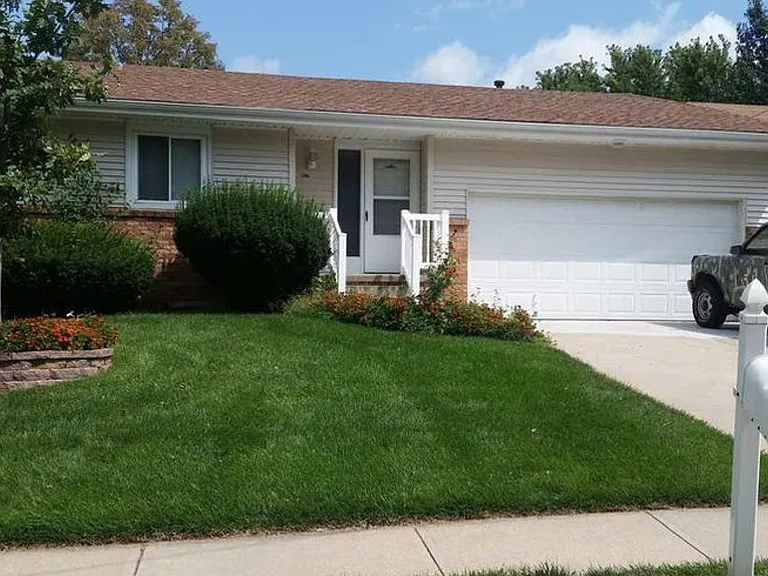 6817 S 49th Ter — Photo 1
