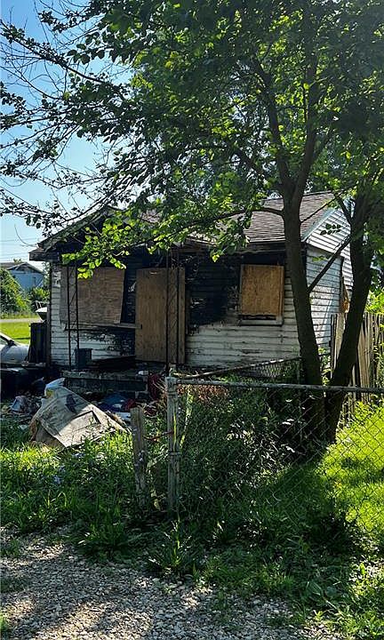 2nd image of 102 N Northampton Ave