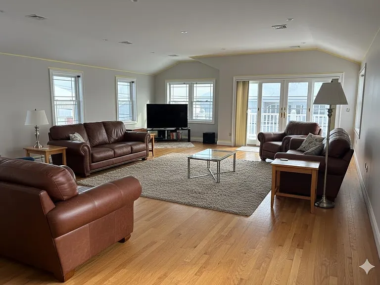 112 Ocean Dr — Photo 5