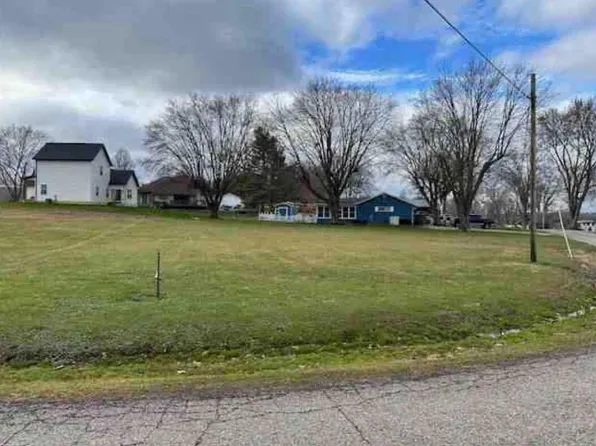 2 Lakeshore Dr W, Hebron, OH 43025