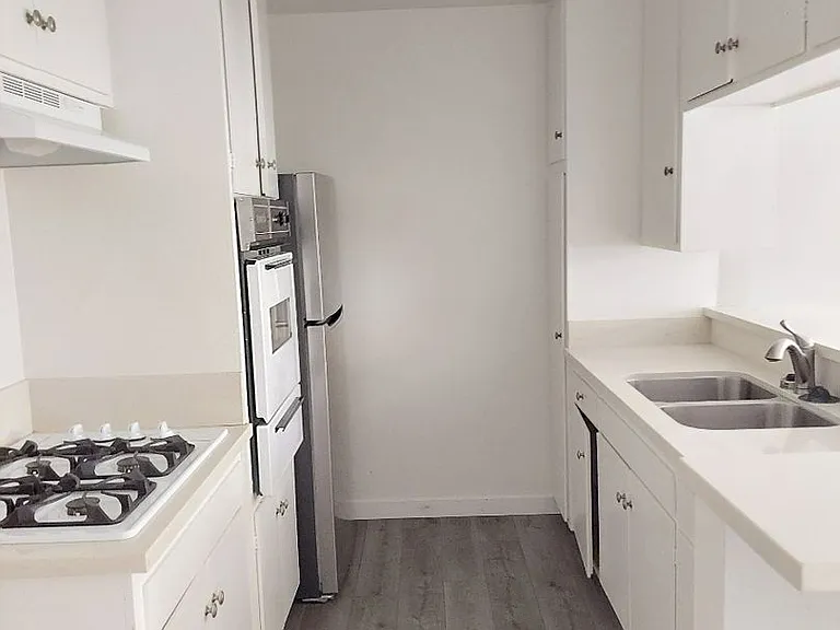 1412 Brockton Ave — Photo 5