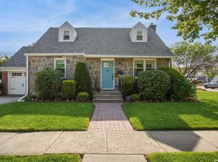 65 Jerome Ave, Mineola, NY 11501