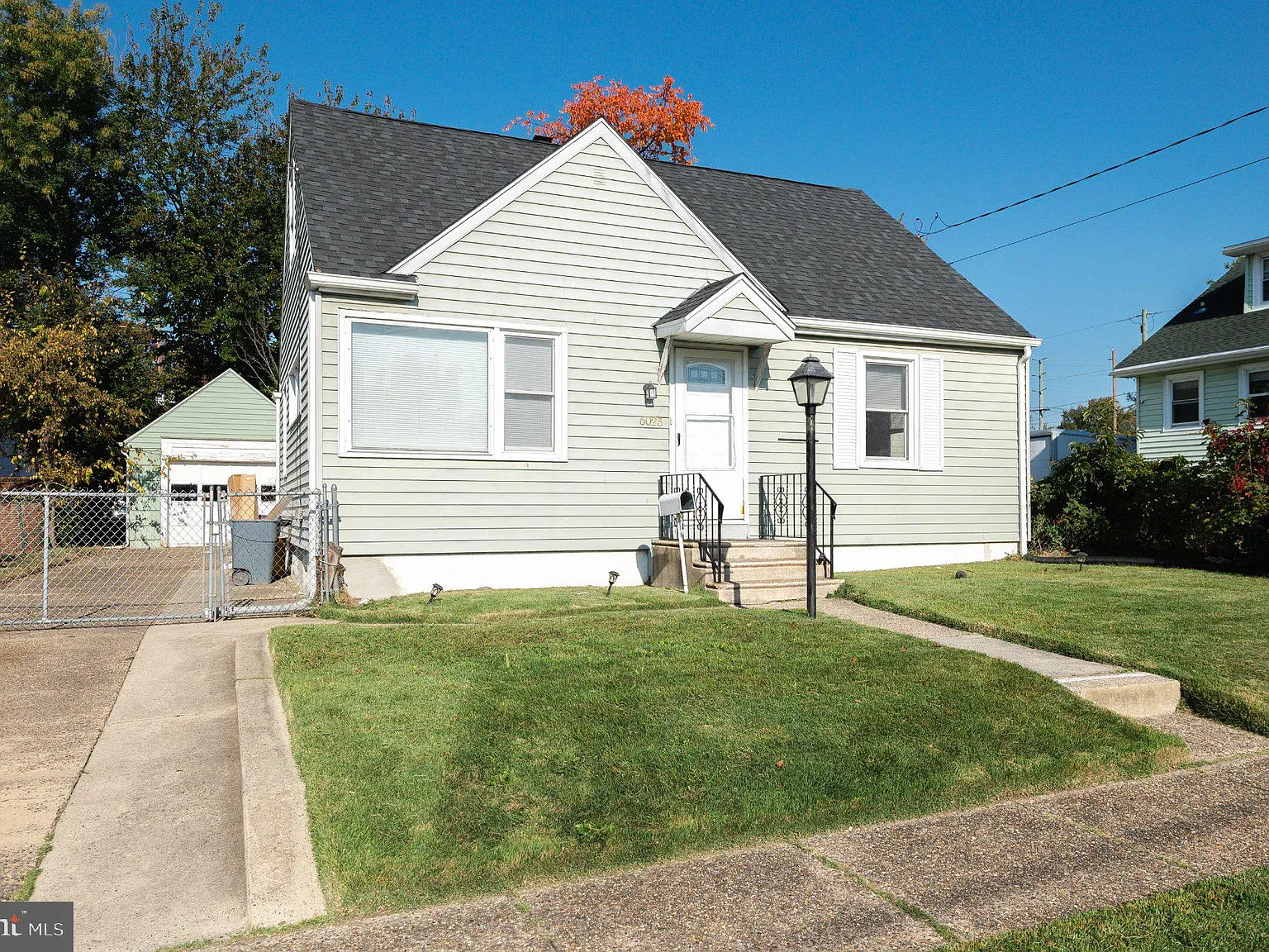 3 bed, 1.0 bath, 1163 sqft, $2,500 — Photo 3