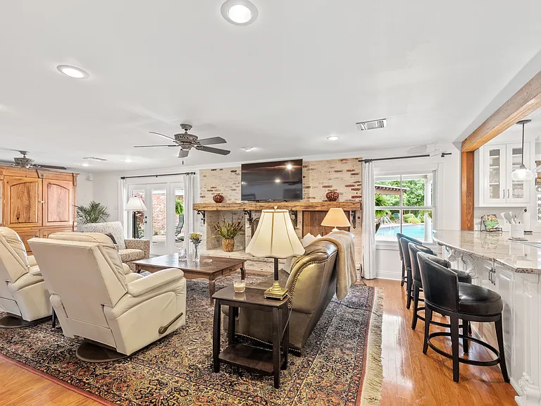 1026 S Morgan Ave — Photo 10