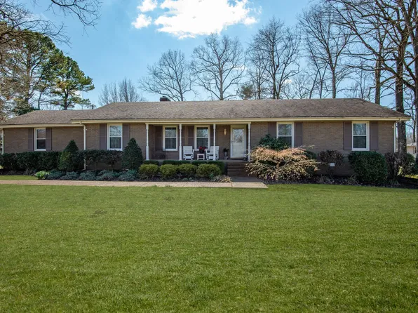 202 Tidwell St, Burns, TN 37029
