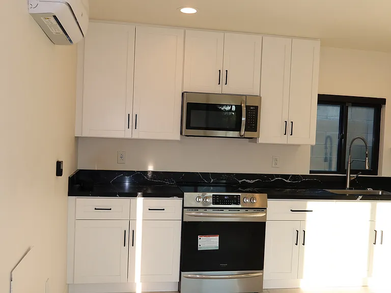 1322 Campus Ave #2 — Photo 6