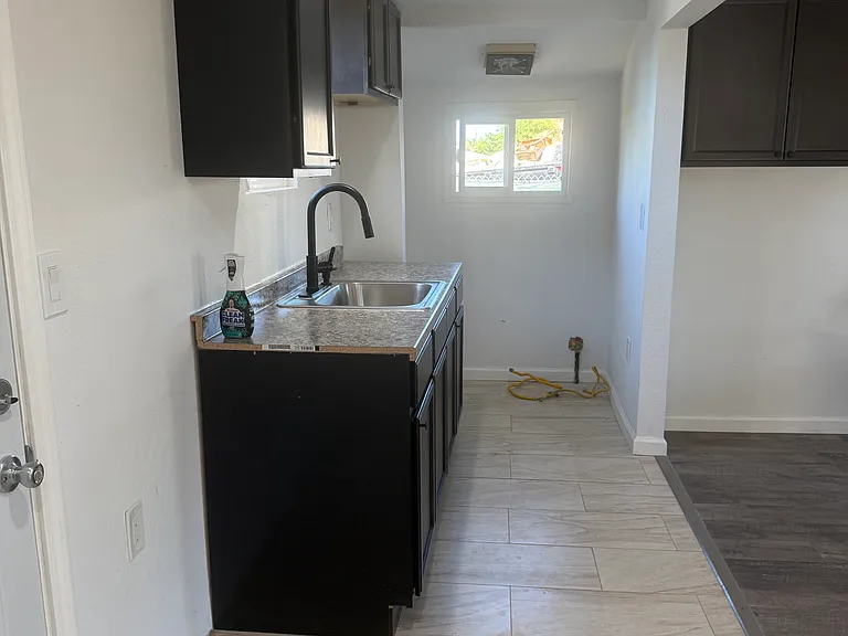 1227 Ogden St — Photo 3