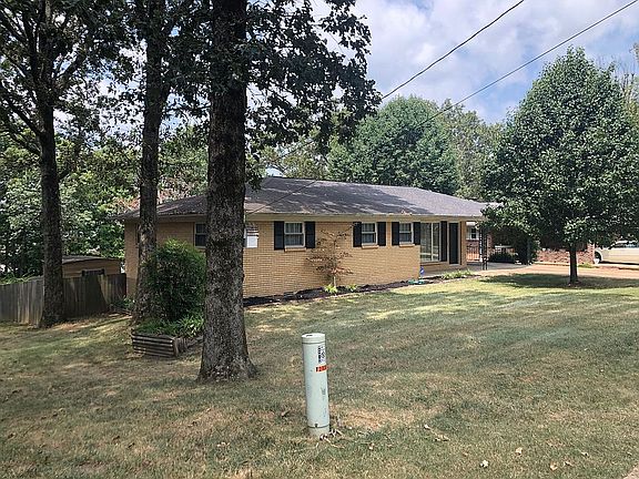 2nd image of 2833 Park Pl