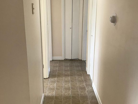 3rd image of 502 Victory Hwy APT 21