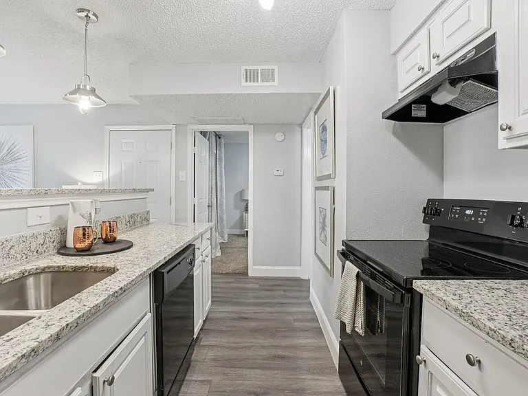 Don't Miss Out Biltmore Homes Leasing Fast — Photo 24