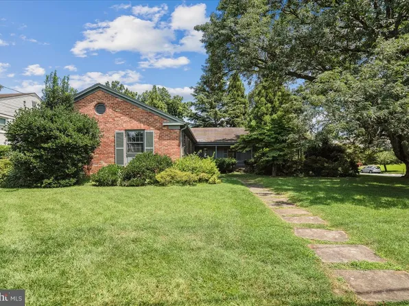 7201 Marbury Rd, Bethesda, MD 20817