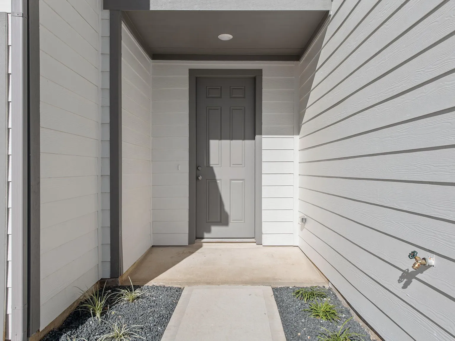3 bed, 2.5 bath, 1650 sqft, $2,300 — Photo 2