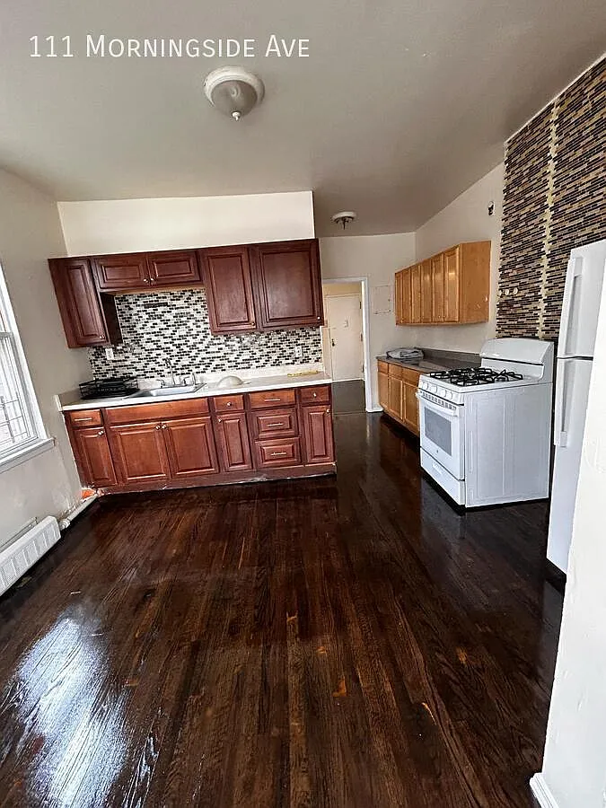 111 Morningside Ave — Photo 2
