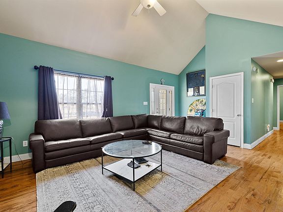 3rd image of 100 Miranda Rd