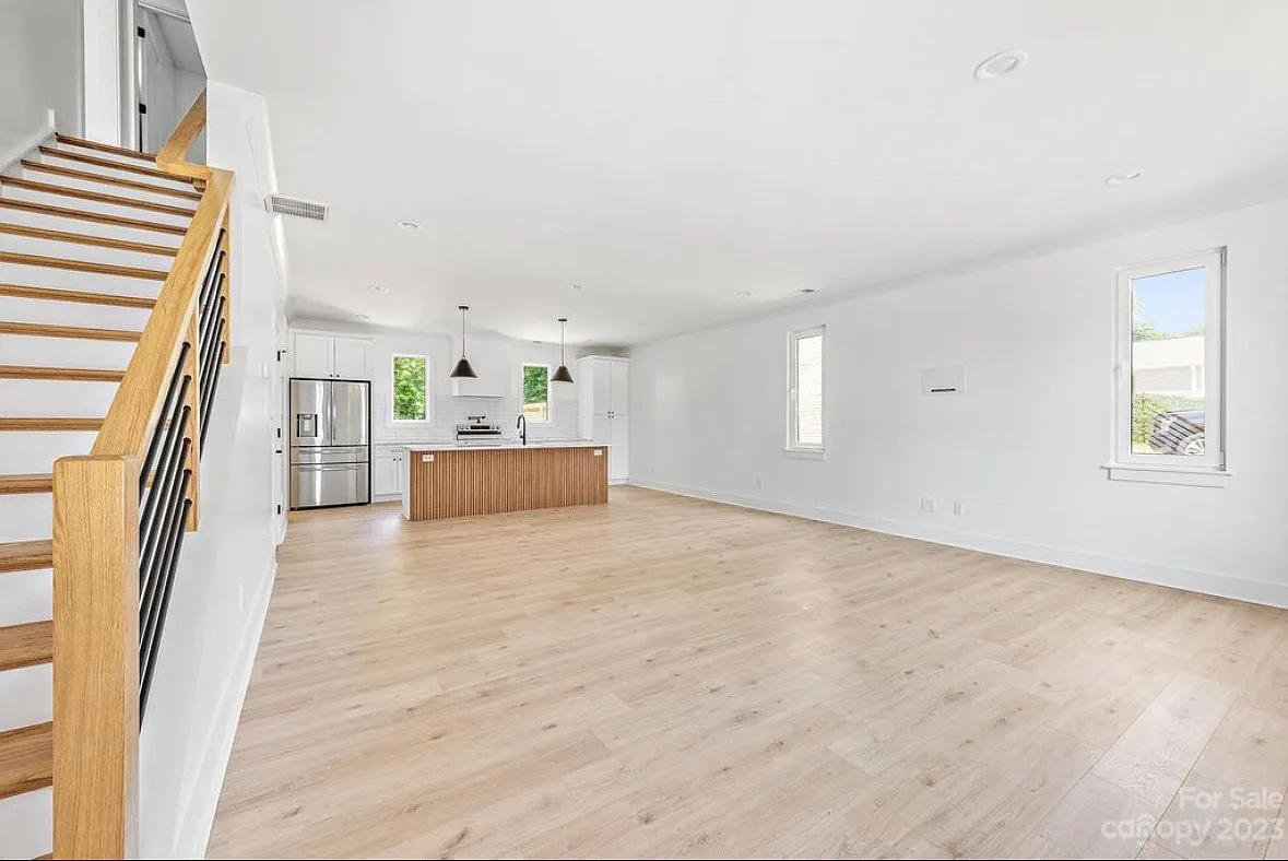 3 bed, 2.5 bath, 1835 sqft, $3,300 — Photo 3