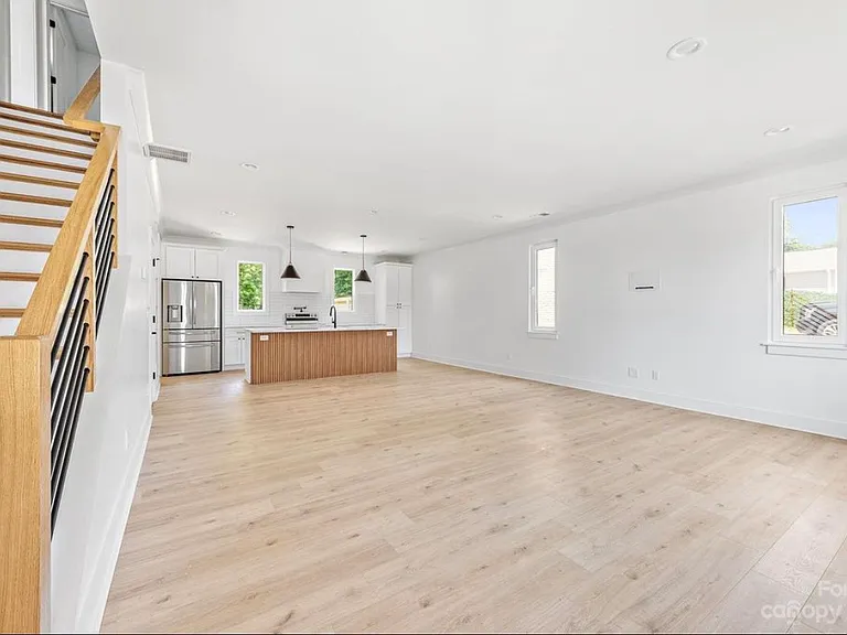 3108 Ross Ave — Photo 3