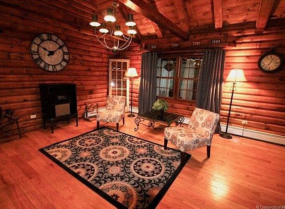 Warm hardwood floors go per...