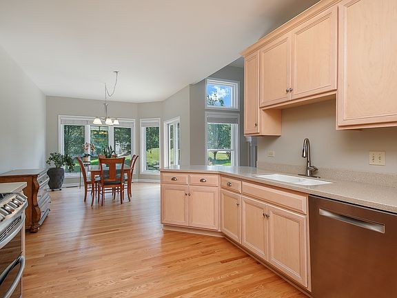 5th image of 797 Deering Ct