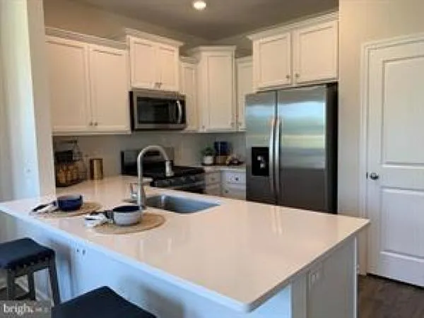 3 bed, 1558 sqft, $3,000 — Photo 3