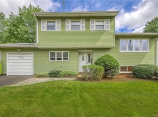 23 Chestnut Oval, Orangeburg, NY 10962