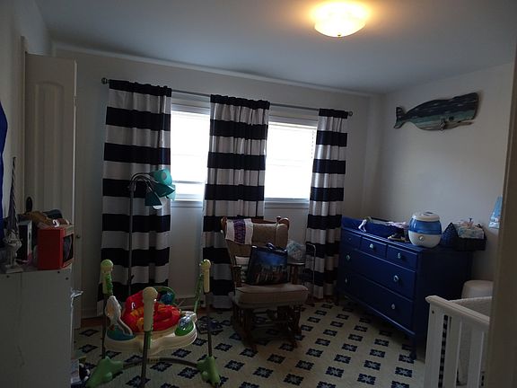 4th image of 644 Leamington Ave