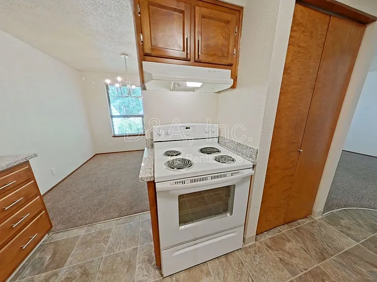 3928 NW Walnut Pl — Photo 5