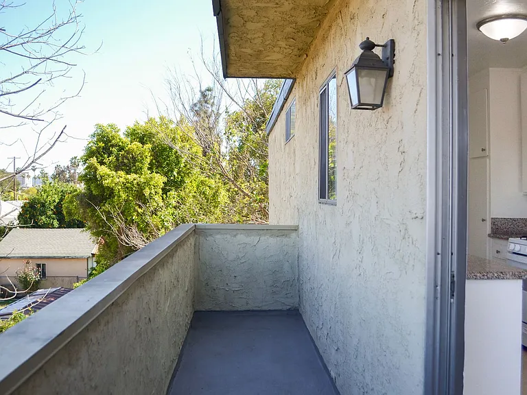 Barrymore Apartments — Photo 6