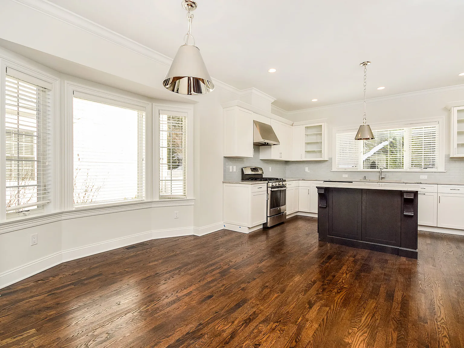 4 bed, 4.5 bath, 2257 sqft, $11,850 — Photo 3