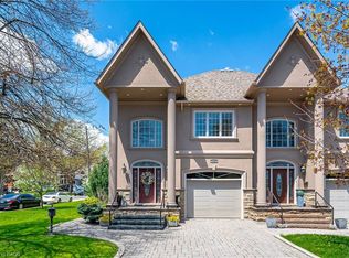 865 8th St, Mississauga, ON L5E1R3