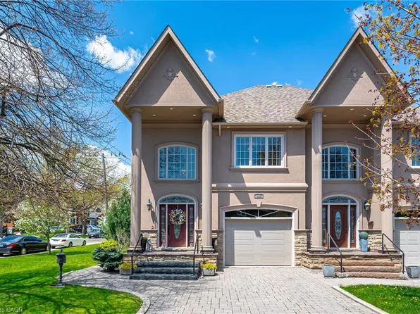 865 8th St, Mississauga, ON L5E 1R3