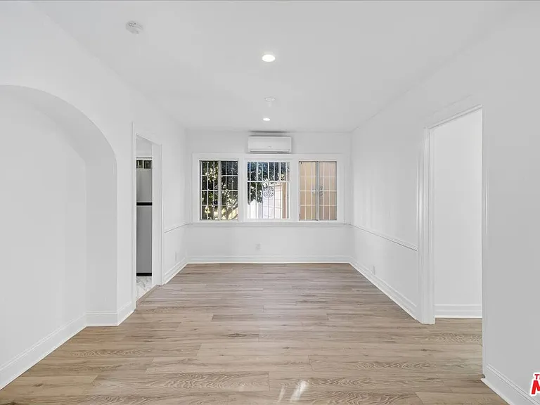 1185 S Tremaine Ave — Photo 8