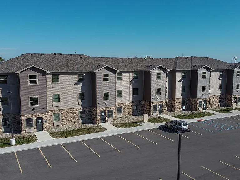 Crossroads Place Apartments — Photo 76