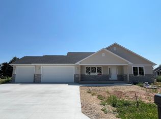 1430 Caroline Dr, New London, WI 54961