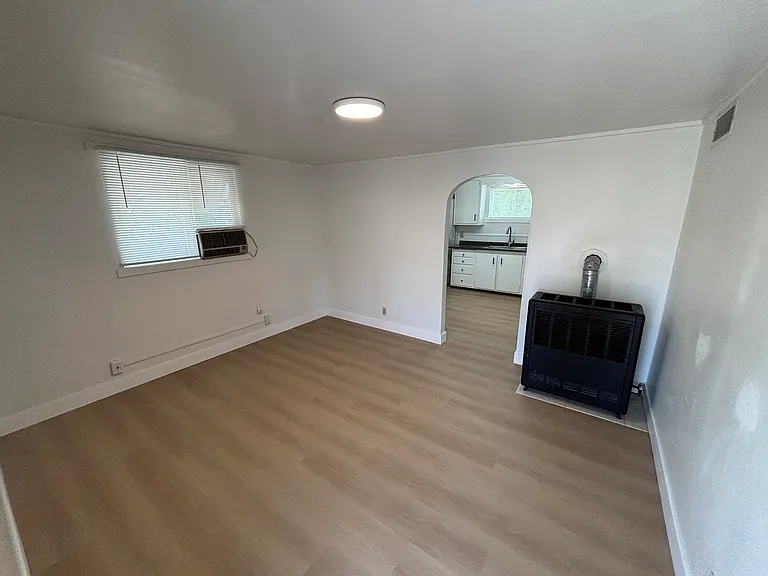 850 S Lake St #3 — Photo 4