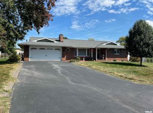 160 E Sycamore Dr, Lewistown, IL 61542